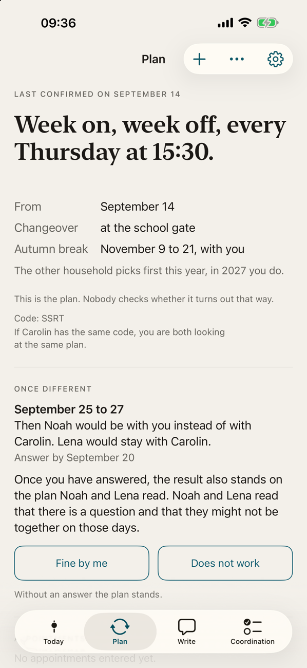 The Plan screen in the app, last confirmed on September 14: week on, week off, every Thursday at 15:30. From September 14, changeover at the school gate, autumn break November 9 to 21 with you.